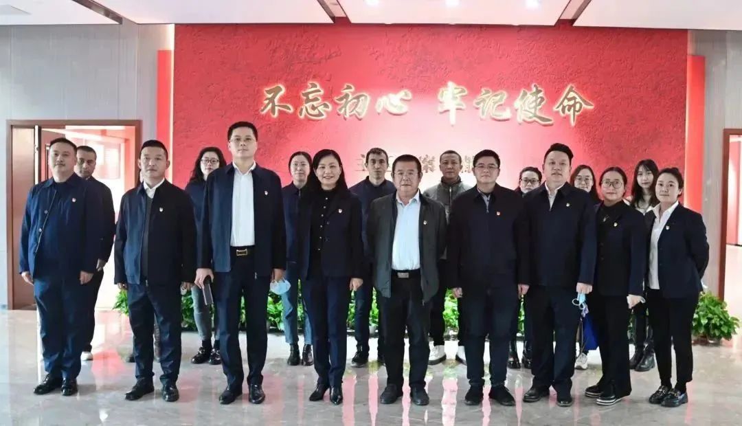觀展銘初心，干事有作為——綿陽公交集團(tuán)基層黨組織聯(lián)合開展主題黨日活動(圖1)
