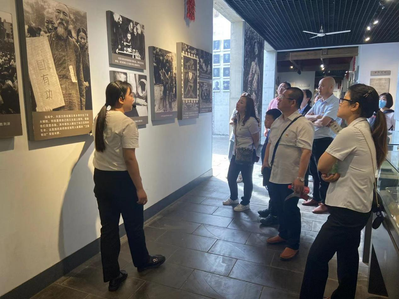 綿州通黨支部、空港巴士黨支部、公交駕校黨支部、川渝石化黨支部聯(lián)合開展“弘揚抗戰(zhàn)精神，傳承民族文化”主題黨建活動(圖2)